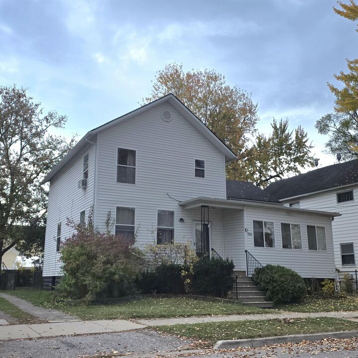 Property Photo:  914 N Grant Street  MI 48708 