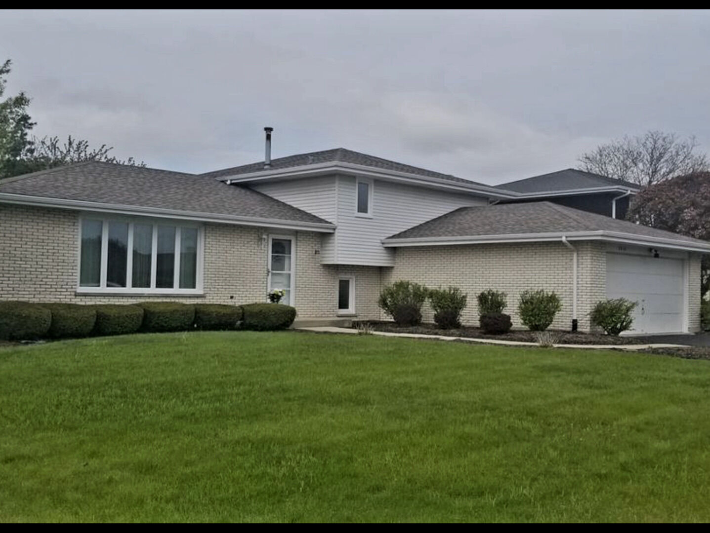 Property Photo: 8430 Glen Oaks Road IL 60462