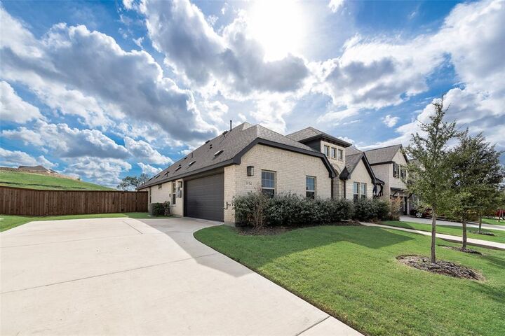 Property Photo: 3934 Timberview Street TX 76065