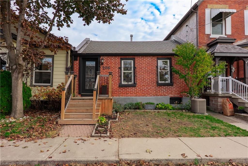 Property Photo:  208 Ray Street N  ON L8R 2Y2 