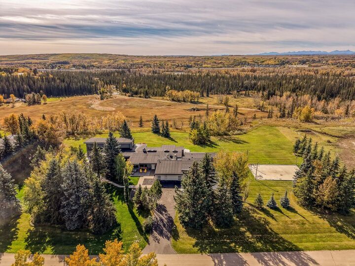 Property Photo: 183 Pinebrook Way SW AB T3Z 3K3