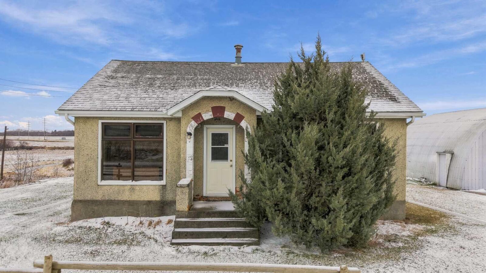 Property Photo: 432005 Range Road 252A AB T4J 1R2
