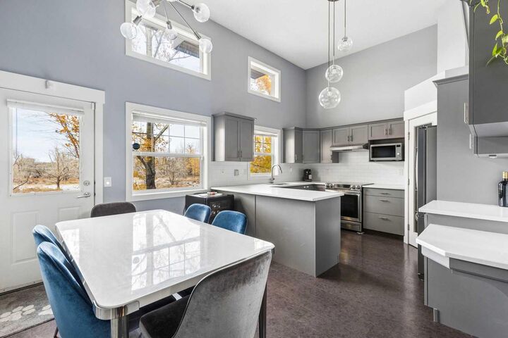 Property Photo:  29 Inglewood Grove SE  AB T2G 5R4 