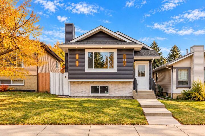 Property Photo: 28 Sandstone Hill NW AB T3K 2W7