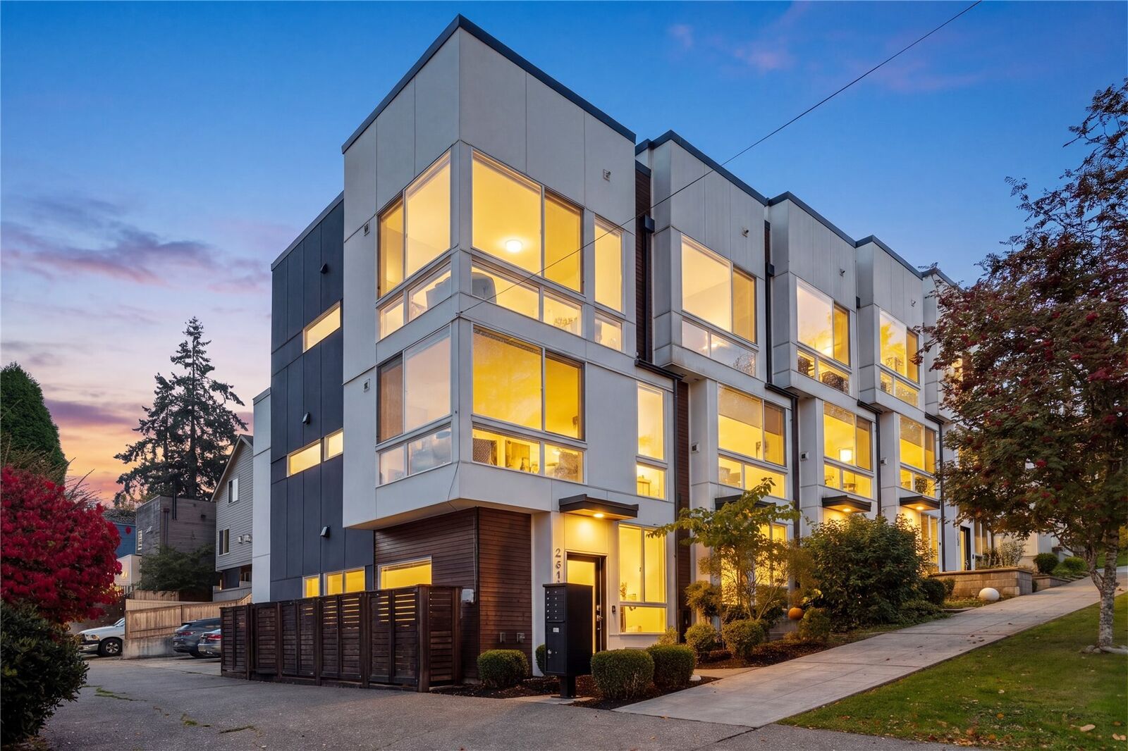 Property Photo:  2613 E Thomas Street  WA 98112 