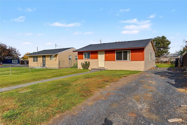 Property Photo:  1315 E Spruce Street  WA 99344 