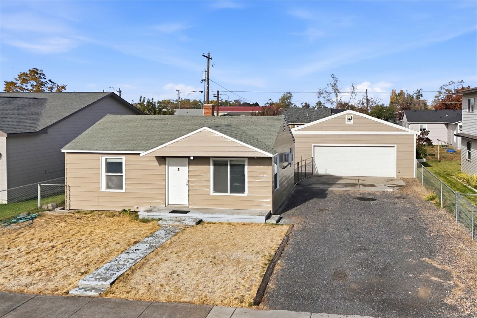 Property Photo:  2212  Spruce  WA 98837 