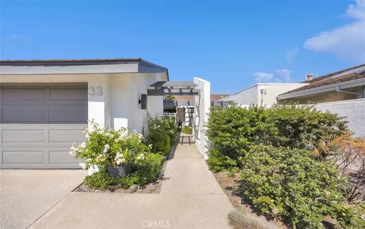 Property Photo: 33 White Water Dr CA 92625