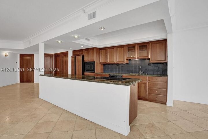 Property Photo: 19667 Turnberry Way 26B FL 33180