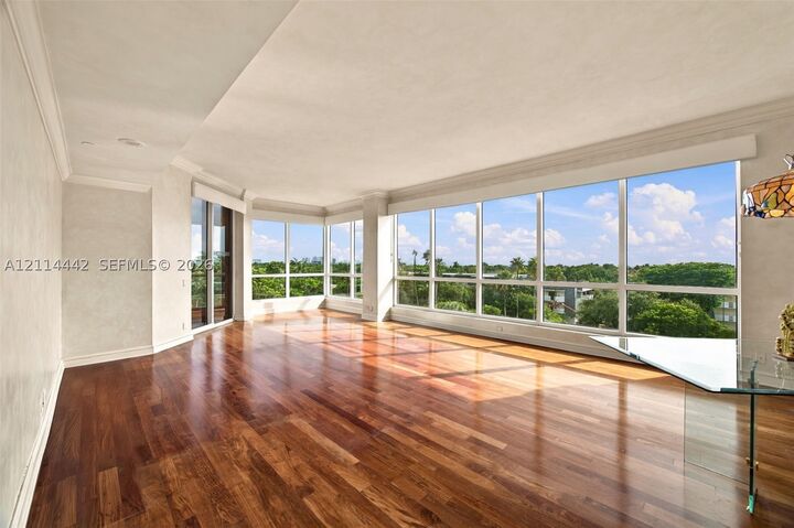 Property Photo:  10 Edgewater Dr 5G  FL 33133 