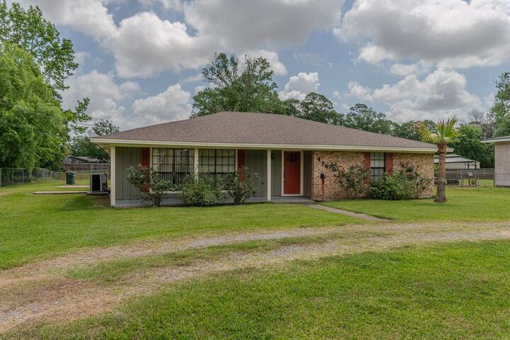 Property Photo:  476 Belvedere  TX 77706 