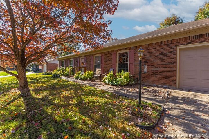 Property Photo:  901 Dogwood Road  IN 47130 