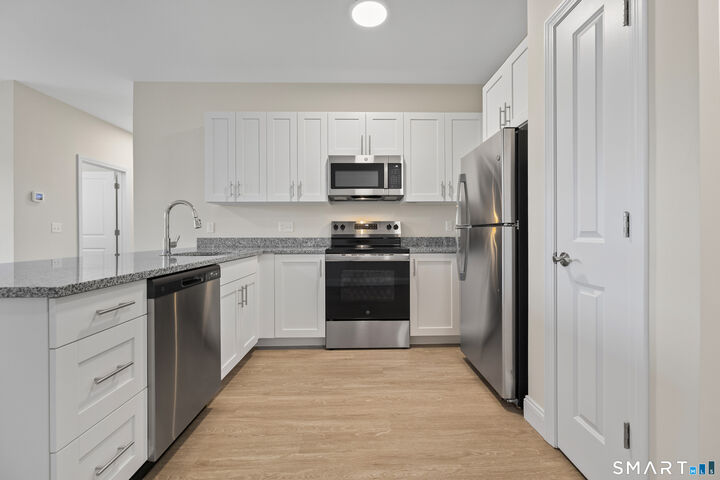 Property Photo:  55 Steele Boulevard 110  CT 06037 