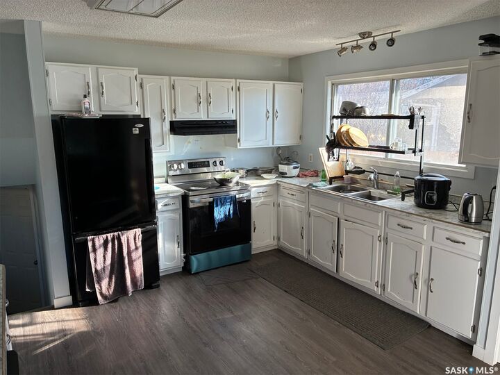 Property Photo: 302 2nd Street W SK S9X 1E4