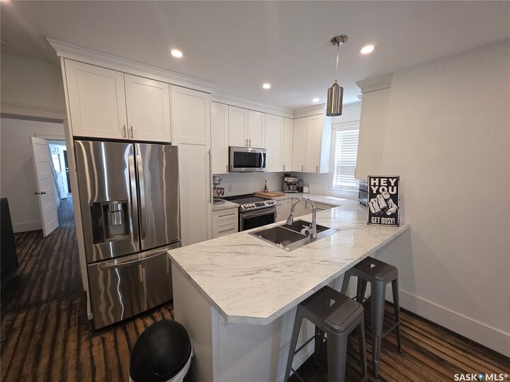 Property Photo:  125 D Avenue S  SK S7M 1P6 