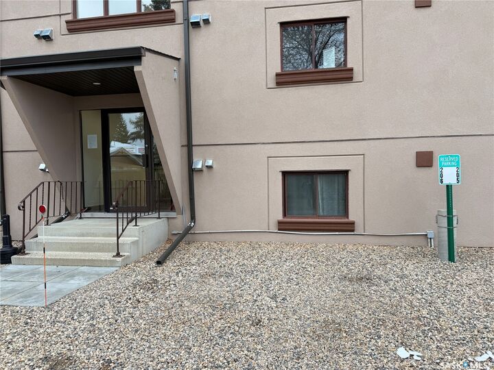Property Photo: 607 10th Street 206 SK S0K 2A0