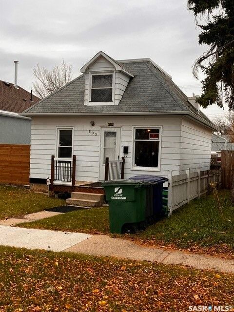 Property Photo:  505 I Avenue S  SK S7M 1Y6 