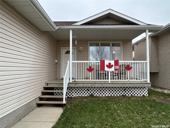 Property Photo:  1618 2nd Street  SK S4A 0N1 