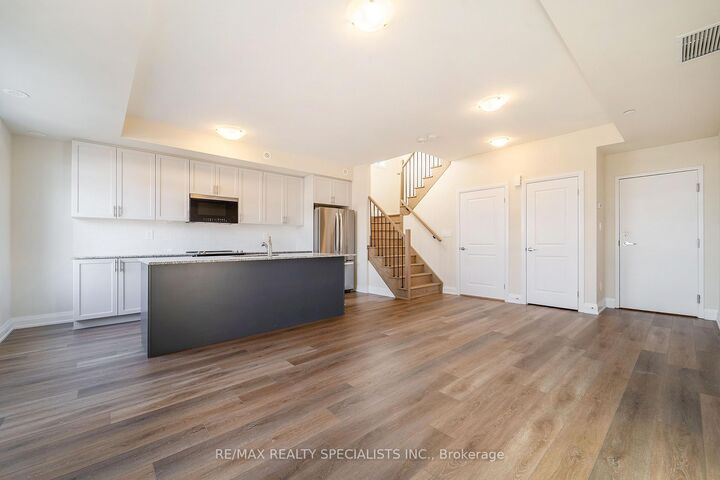 Property Photo:  1577 Rose Way 122  ON L9E 1N4 