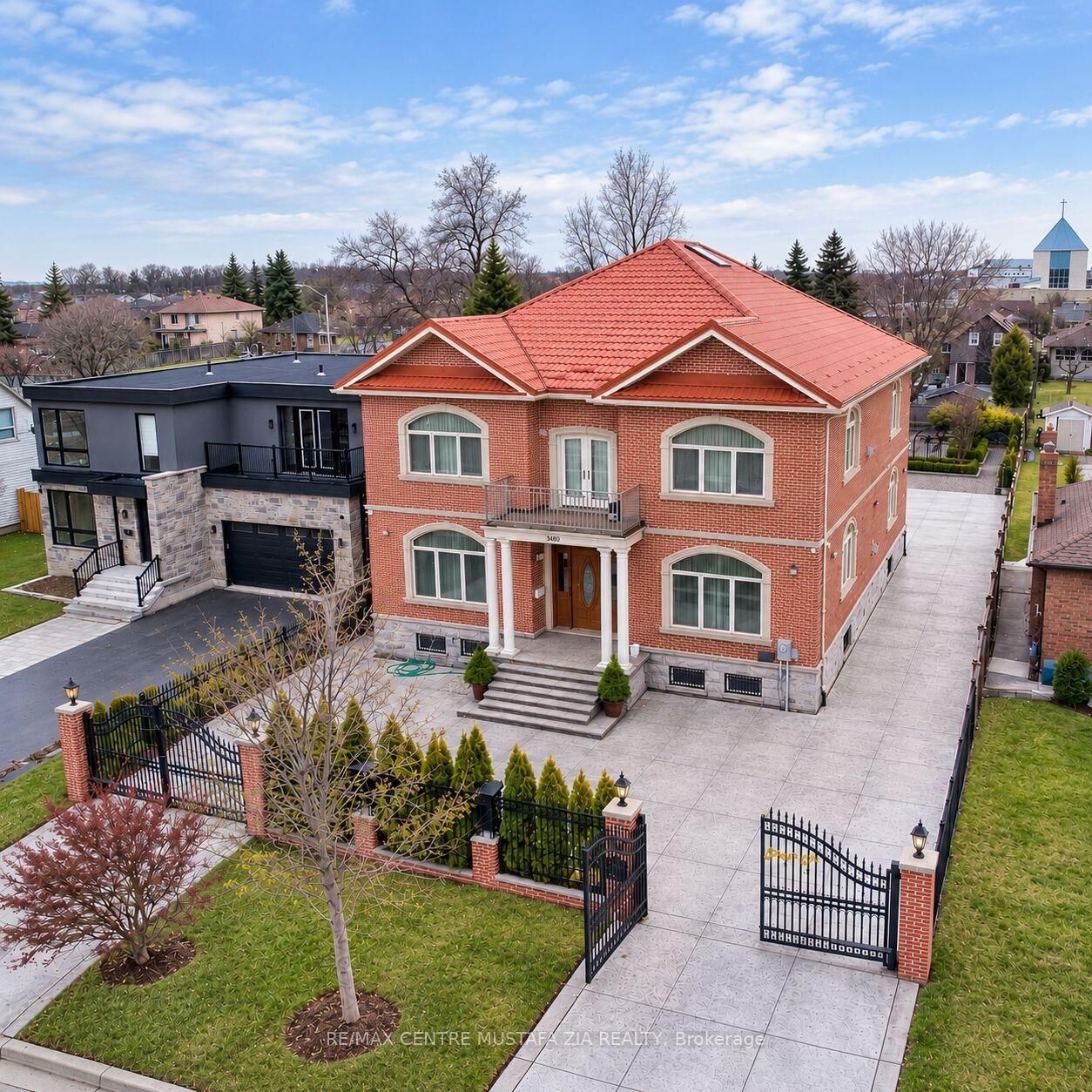 Property Photo:  3480 Joan Drive  ON L5B 1T5 