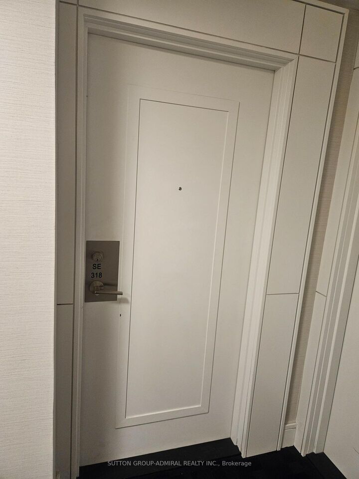 Property Photo: 9199 Yonge Street 318 ON L4C 1H7