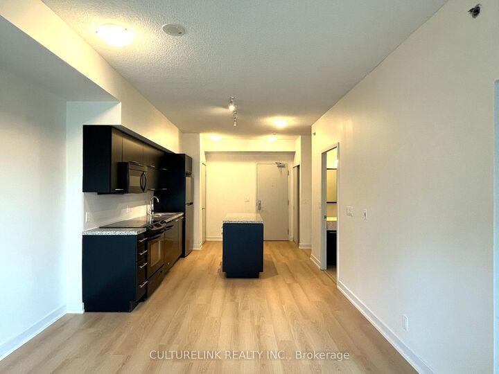 Property Photo:  21 Nelson Street 915  ON M5V 1T8 