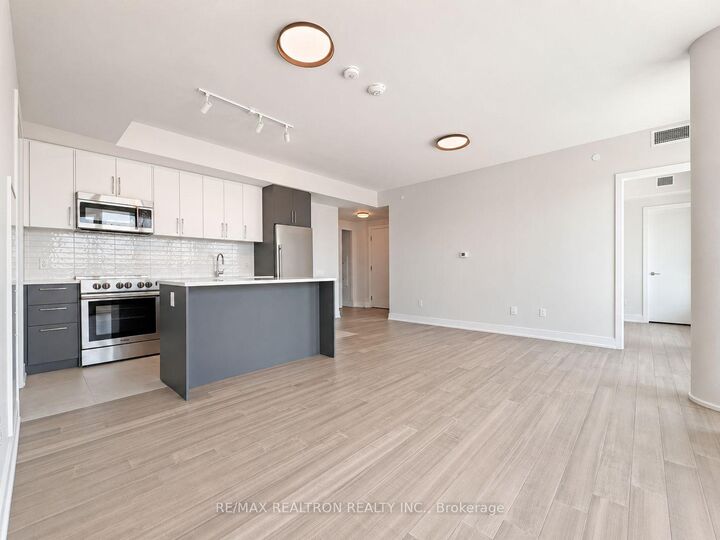 Property Photo: 664 Spadina Avenue 1001 ON M5S 2H7