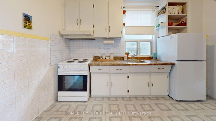 Property Photo:  275 Oakwood Avenue Main Floor Unit  ON M6E 2V3 