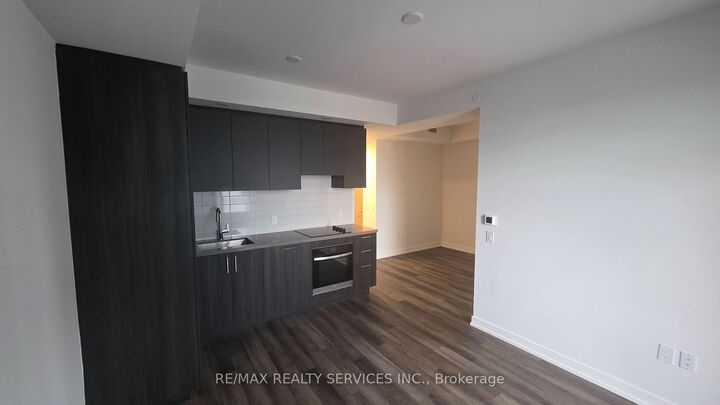 Property Photo: 5 Meadowdale Road 2712 ON L4K 0C7