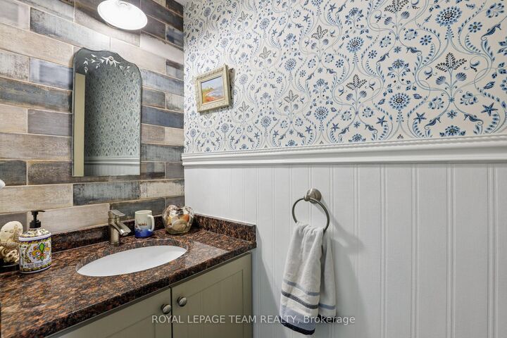 Property Photo:  11 Craftsman Private  ON K1Y 4W9 