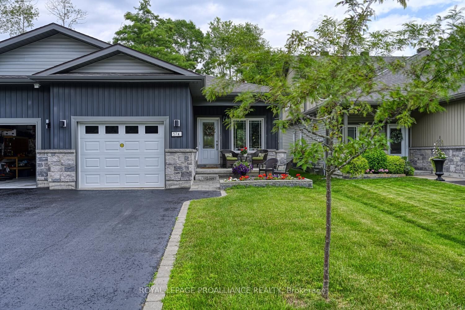 Property Photo:  57A Centre Street  ON K6V 0C9 