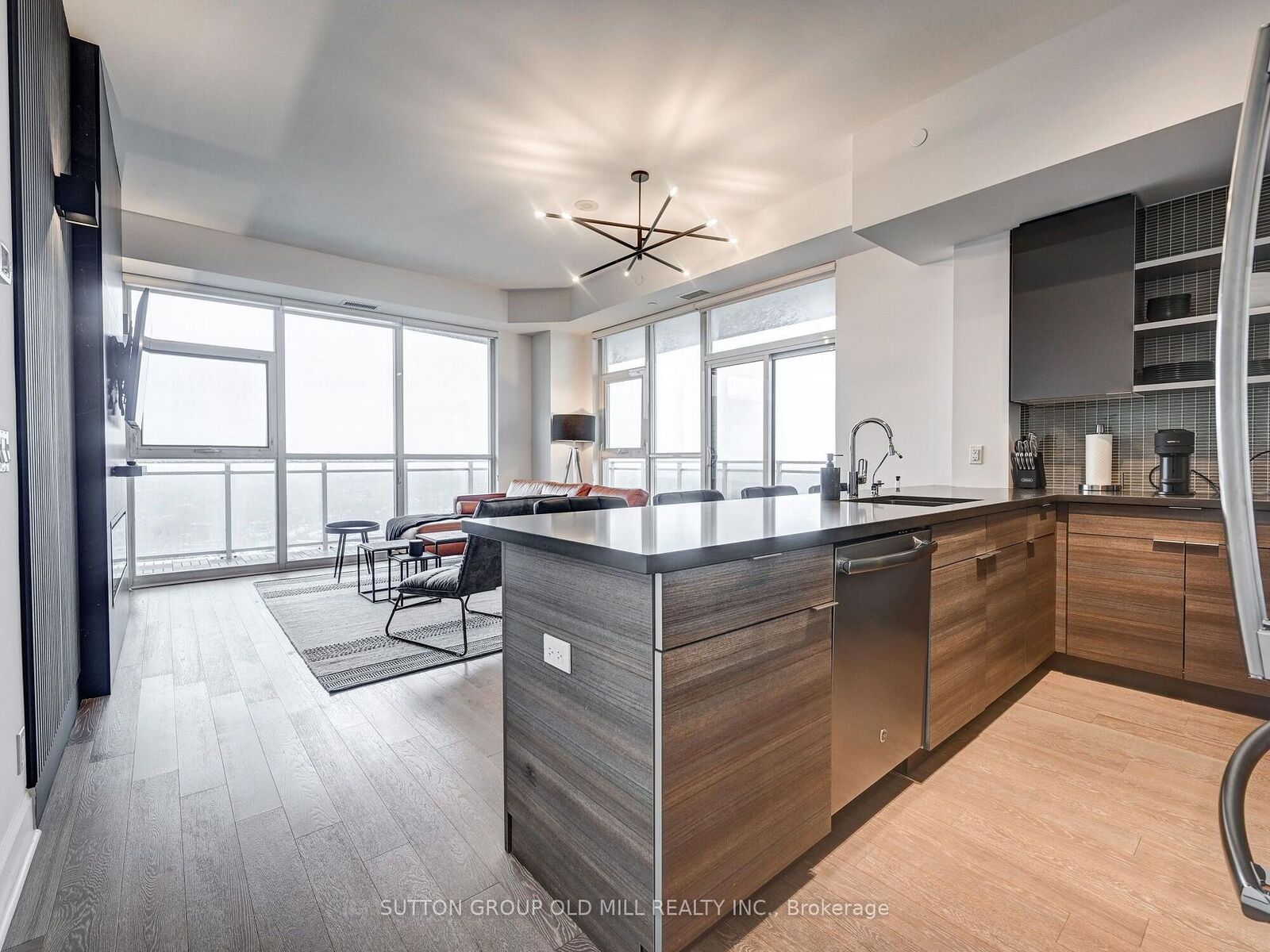 Property Photo:  33 Shorebreeze Drive 3704  ON M8V 0G1 