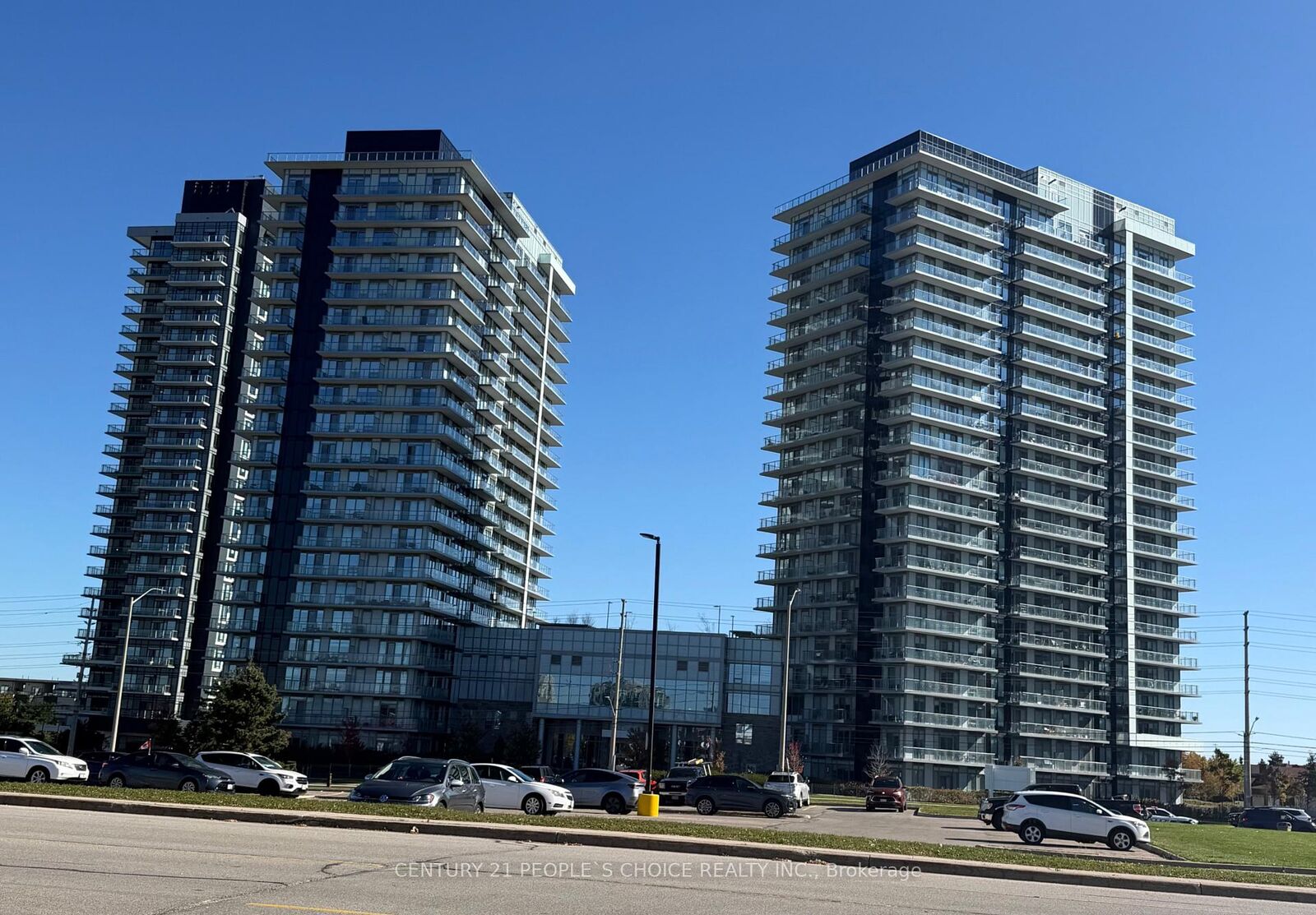 Property Photo: 4655 Metcalfe Avenue 501 ON L5M 0Z7