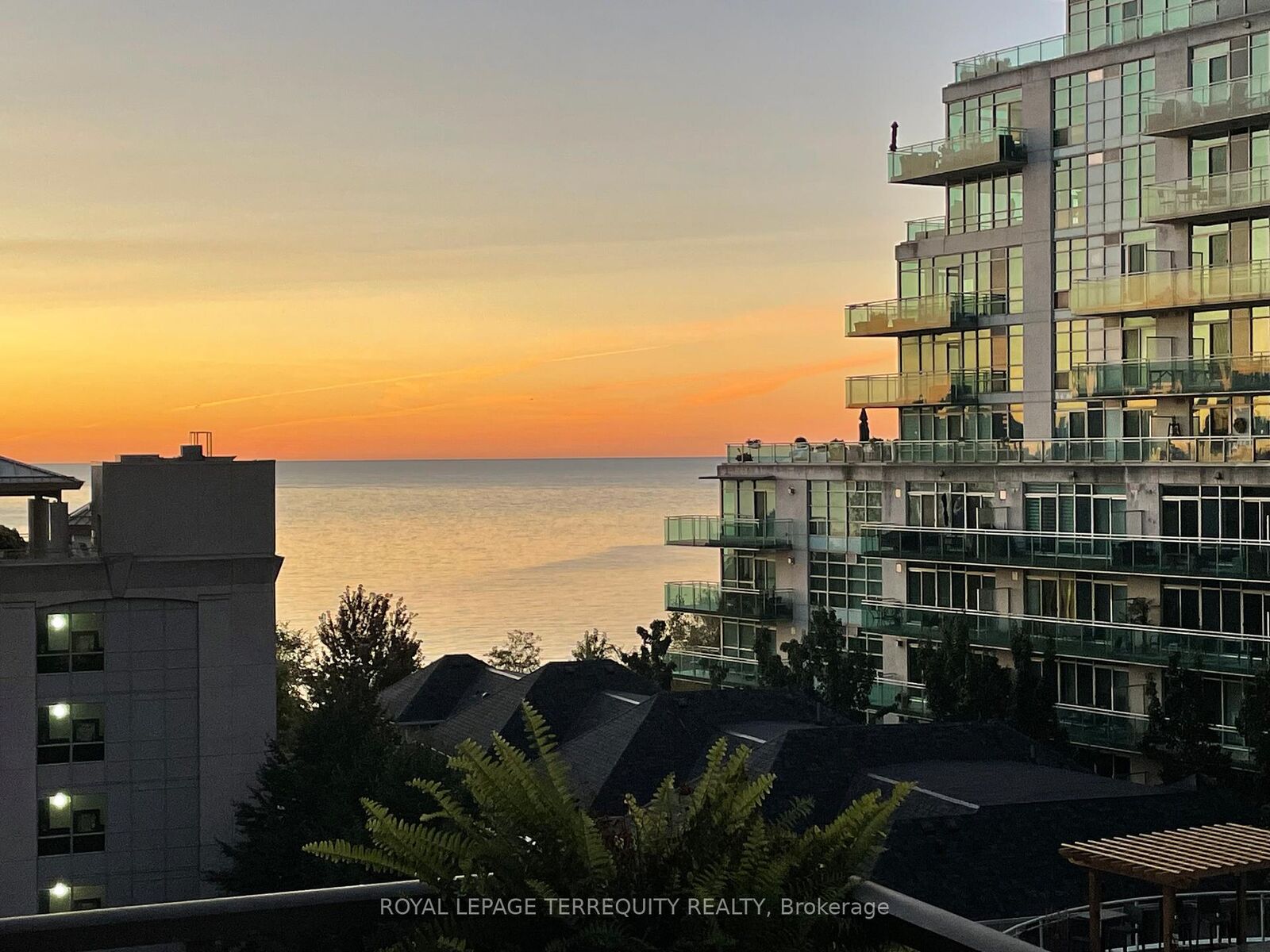Property Photo:  88 Palace Pier Court 705  ON M8V 4C2 