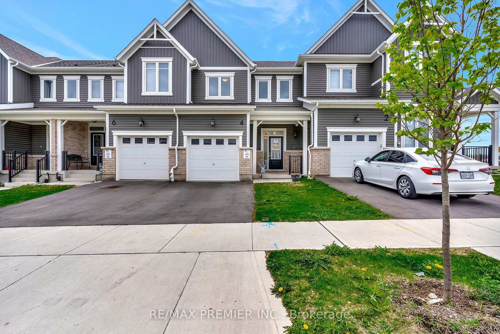 Property Photo:  4 Saxony Street  ON N2R 0S3 