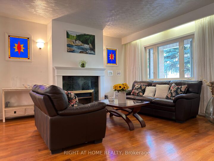 Property Photo: 107 Melrose Avenue ON M5M 1Y8