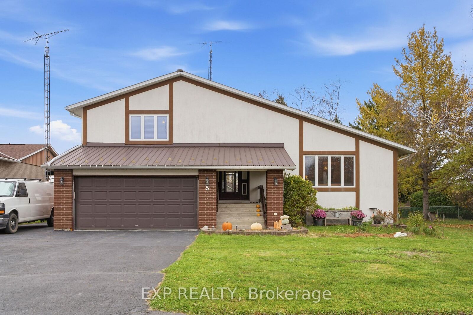 Property Photo:  5 Island Park Drive  ON K0E 1K0 