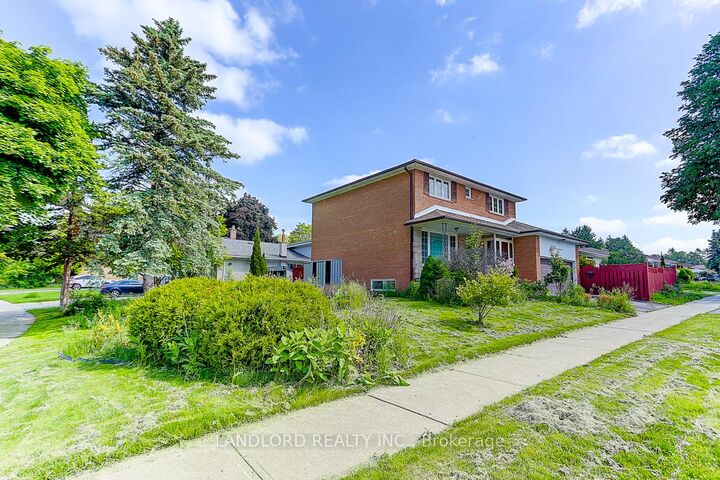 Property Photo:  21 Pineway Boulevard  ON M2H 1A3 