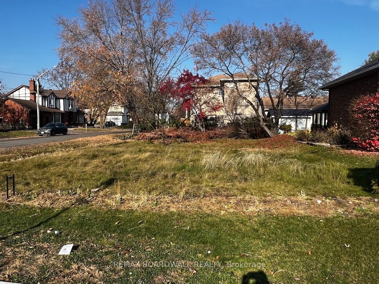 Property Photo:  1779 Queensdale Avenue  ON K1T 1J7 