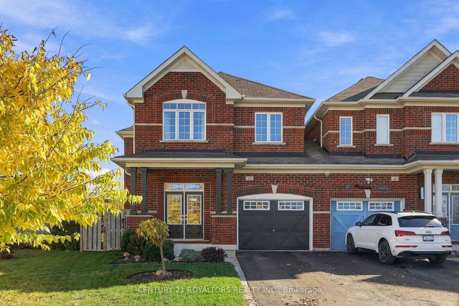 Property Photo:  42 Pearcey Crescent  ON L4N 7H6 
