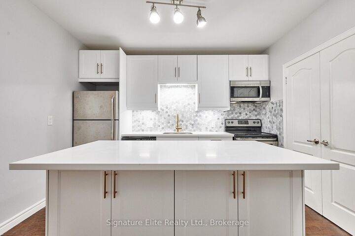 Property Photo:  572 Runnymede Road 1  ON M6S 2Z7 