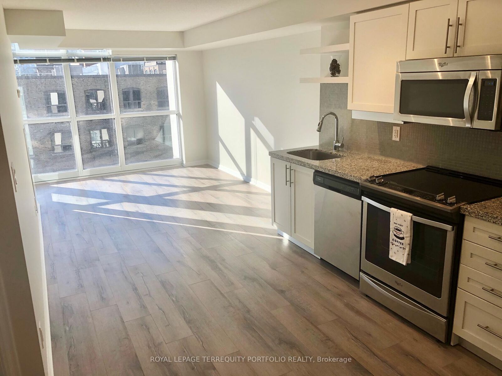 Property Photo: 400 Adelaide Street E 811 ON M5A 4S3