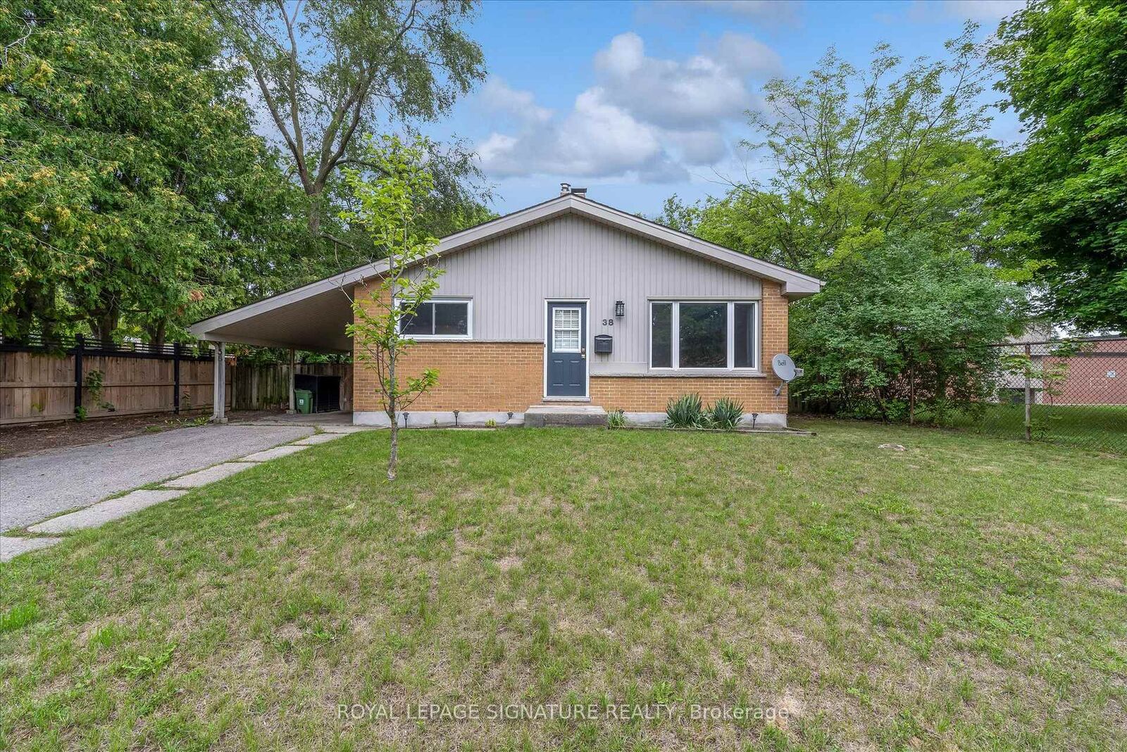 Property Photo: 38 Tewskbury Crescent ON N5V 2M8