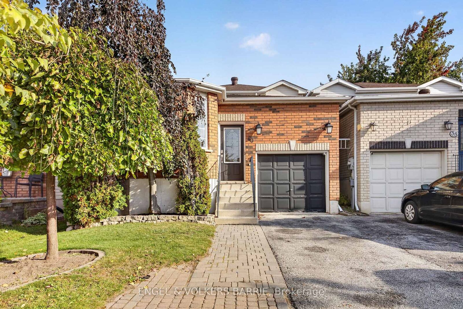 Property Photo: 40 Willow Drive ON L4N 8T2