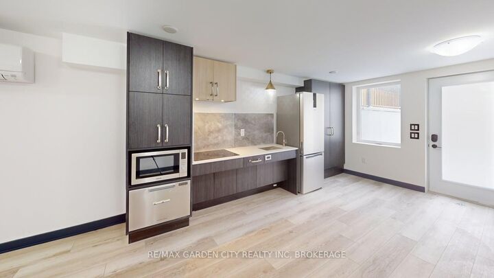 Property Photo: 729 Queensdale Avenue E ON L8V 1M4