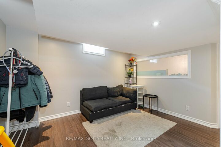 Property Photo:  27 Treegrove Crescent Bsmt  ON L7A 0K4 
