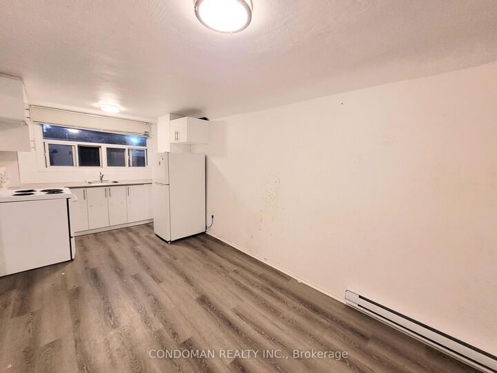 Property Photo: 850 Broadview Avenue Coach House #22 ON M4K 2R1