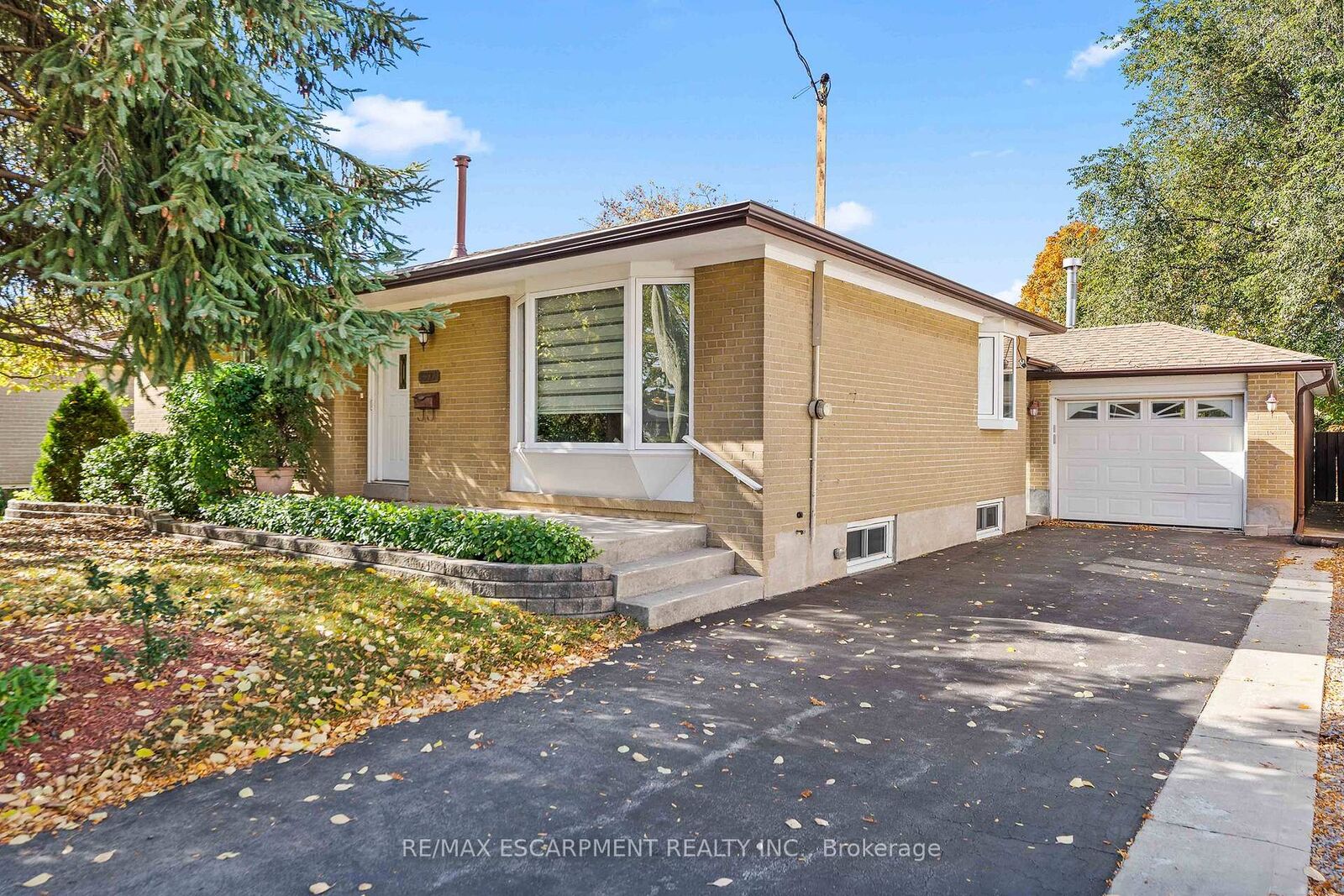 Property Photo:  1309 Warwick Avenue  ON L6L 2V8 