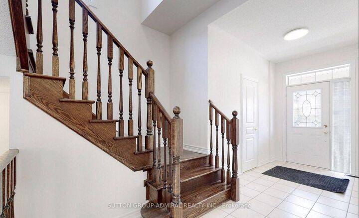 Property Photo: 5594 Meadowcrest Avenue ON L5M 0N1