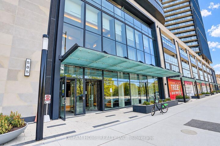 Property Photo: 585 Bloor Street E 1622 ON M4W 0B3